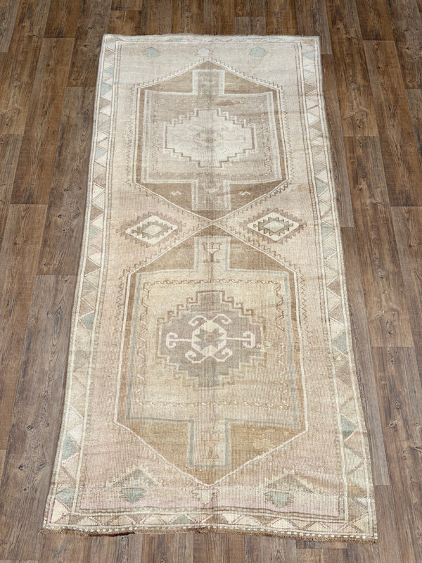 Vintage Kars - 4'4" x 8'10"