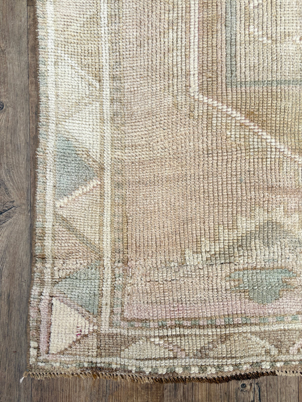 Vintage Kars - 4'4" x 8'10"